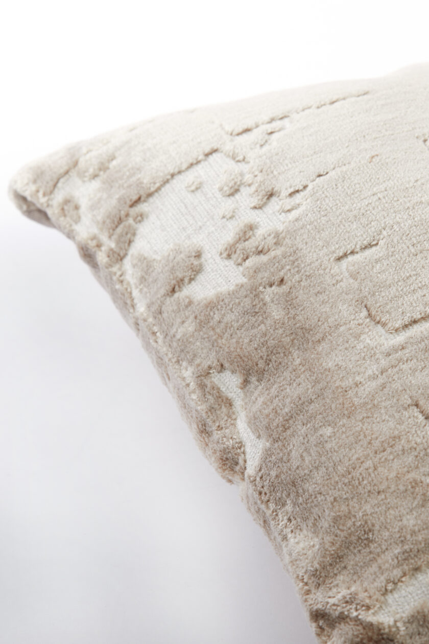 Huslia Beige Cushion - Image 3